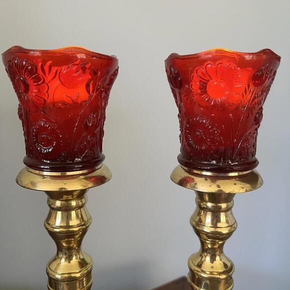 Holding for MBED  Daisy Floral Red Glass Peg Votive Candle Holder set of 5 — - Picture 11 of 12